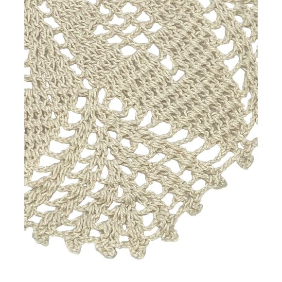 Mid 20th Century 13" Table Doily Hand Crocheted Beige Floral Octagonal Shape - Picture 3 of 9